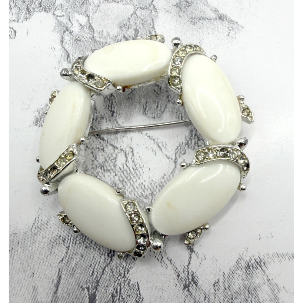 Signed Kramer White Cabochon Rhinestone Wreath‎ Brooch 2"